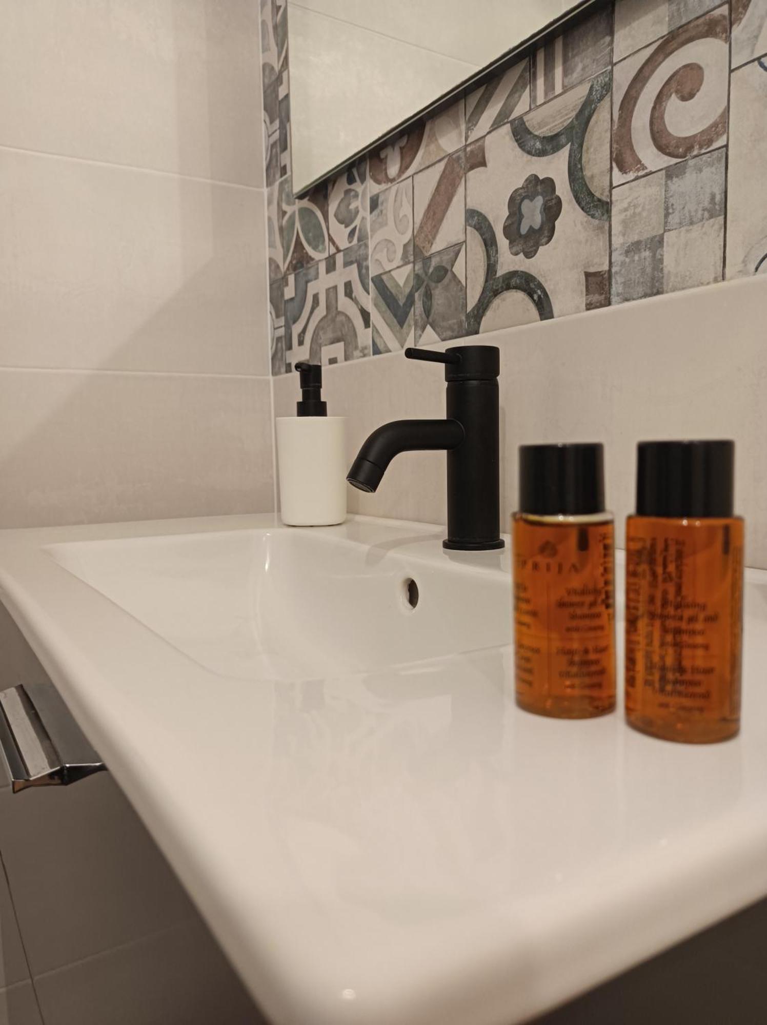 La Jacaranda Rooms Taormina Phòng bức ảnh